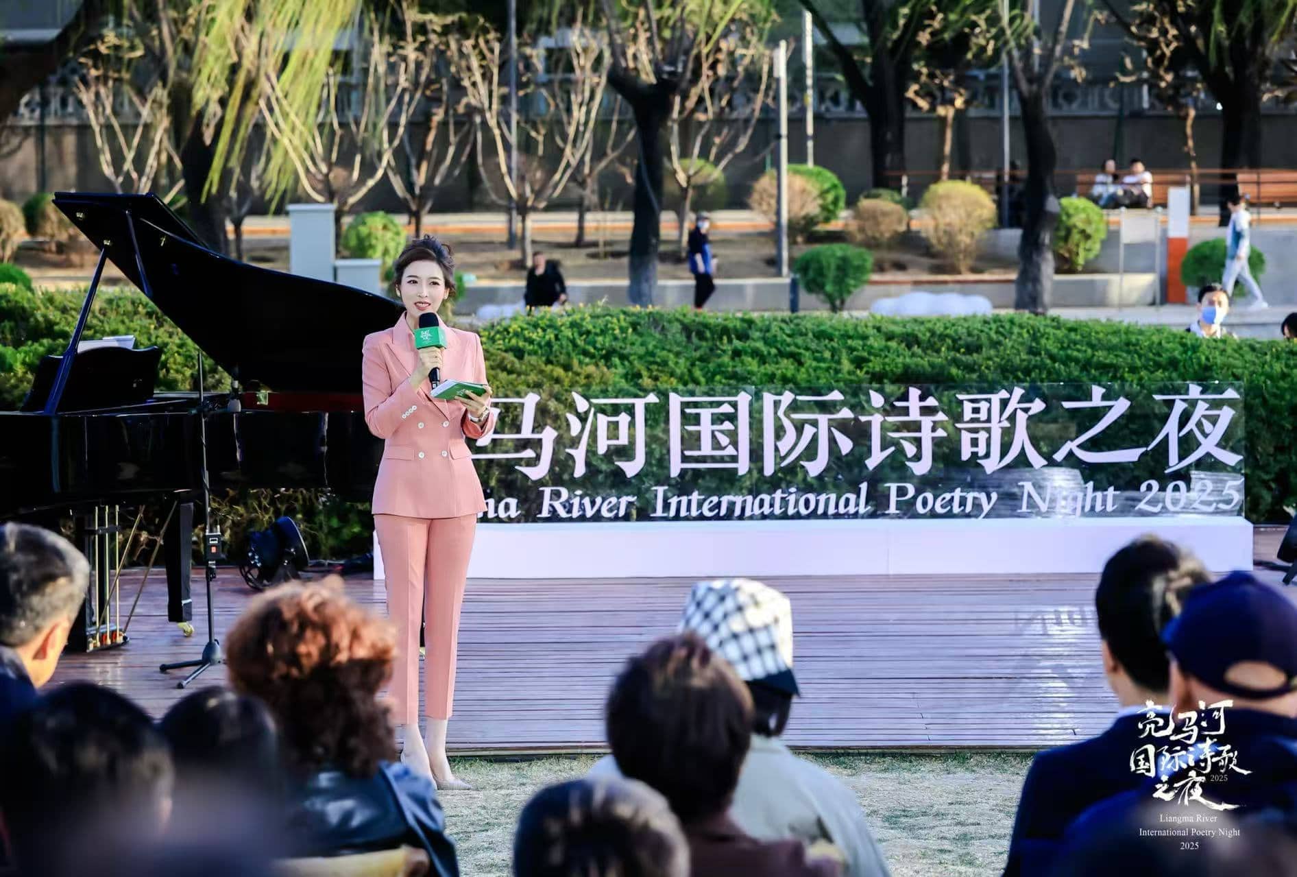 朱梓橦主持诗歌文化活动
