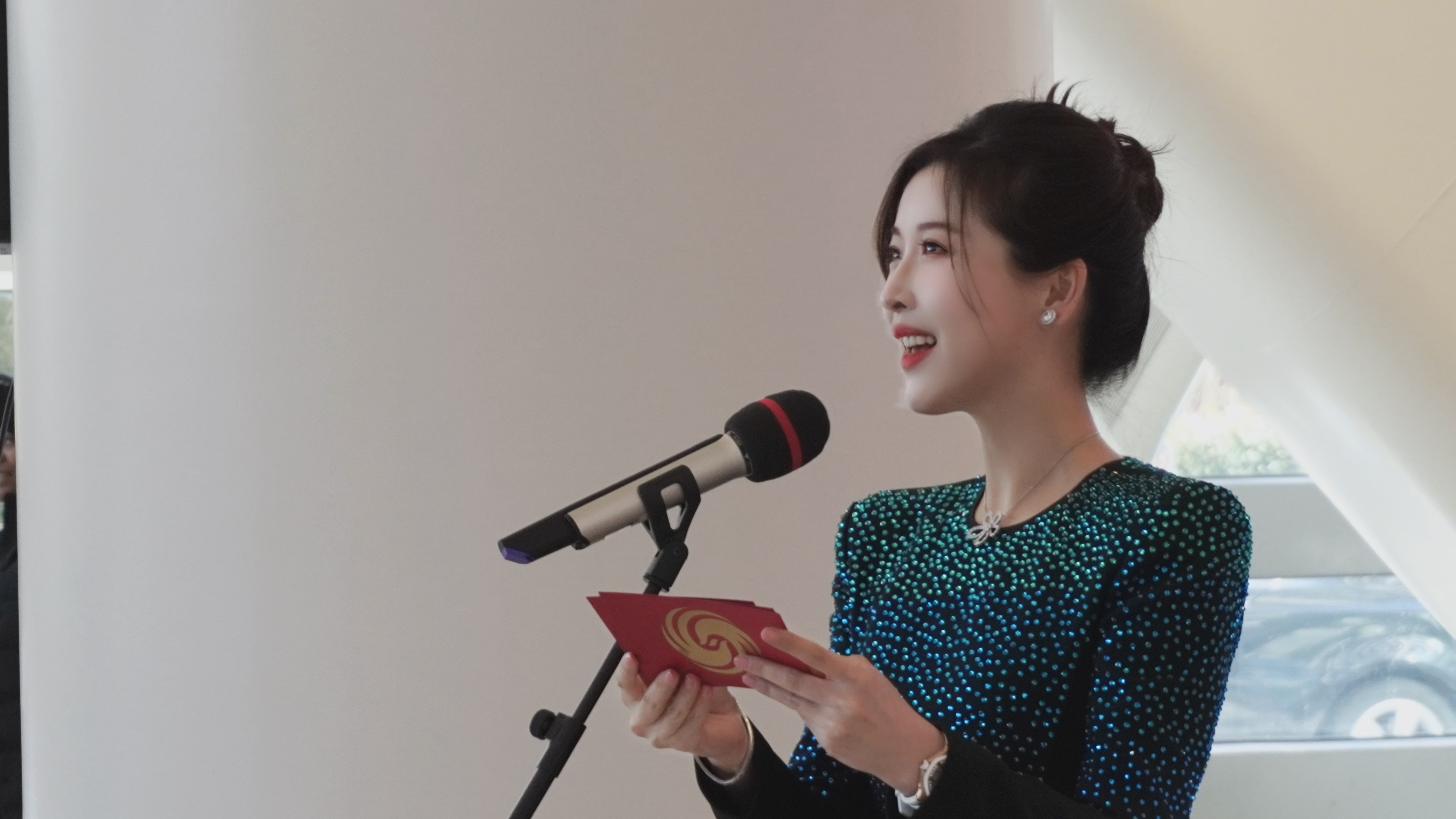 朱梓橦在国际论坛发表演讲